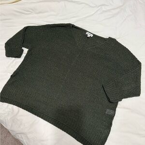 EESOME Womens Dark Olive Relaxed Fit V-Neck Cuffed Sleeve
Sweater S/M